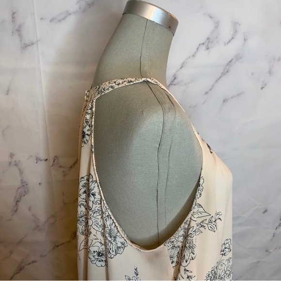 Torrid | Floral Print Pastel Pink Blouse - Picture 6 of 11